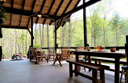 Robbinsville Cabin | Secluded 4BR Real Log Cabin, Dog+Biker Friendly, Hot Tub WiFi Sleeps 10 Privacy!