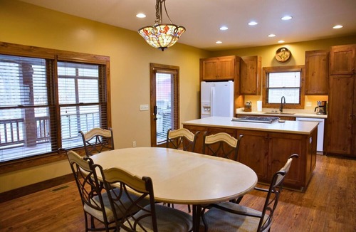 Mentone Cabin | Secluded Cabin | Games, Fire Pit, Hot Tub, Pet OK