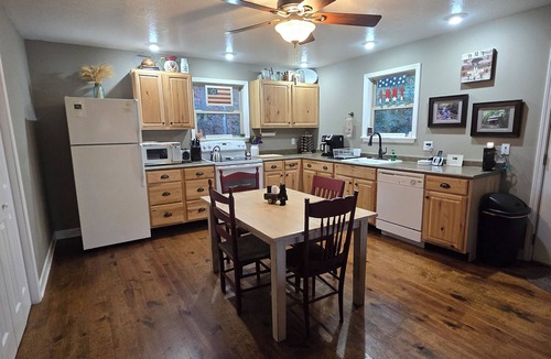 Clayton House | Secluded cabin, yet 3 minutes from town. Wi-Fi on Premises.