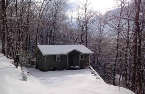Clayton House | Secluded cabin, yet 3 minutes from town. Wi-Fi on Premises.