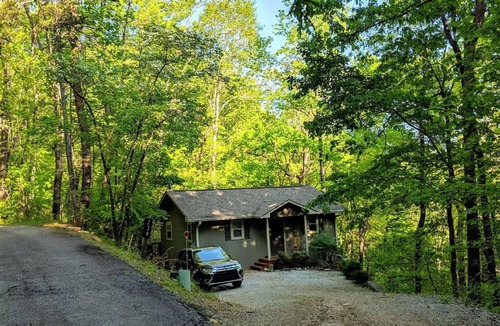 Clayton House | Secluded cabin, yet 3 minutes from town. Wi-Fi on Premises.
