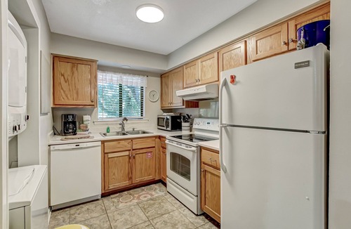 Fernandina Beach Condo | Secluded Condo with Peaceful Wooded Views and Easy Access to the Beach by RedAwning