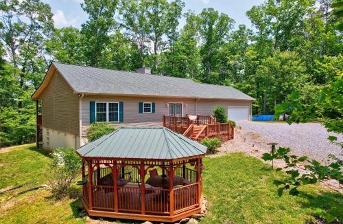 Cashes Valley House | Secluded Escape Fire Pit Gazebo Dog Welcome
