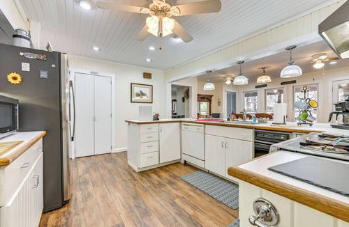 Pine Mountain Valley Cabin | Secluded Hamilton Cabin Retreat w/Private Lake!