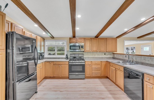 Lower Township House | Secluded Home "Behind The Vines". SLEEPS 22 on over an acre!