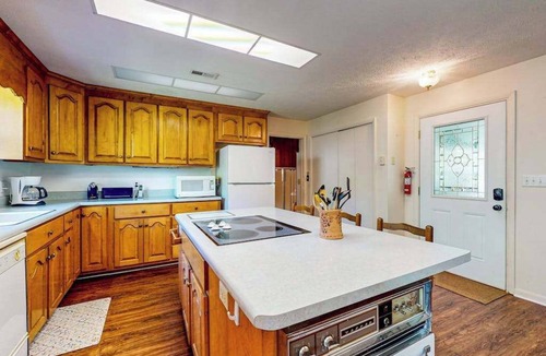 Otto House | Secluded home on 13 acres with jetted tub, screened porch & wildlife sightings