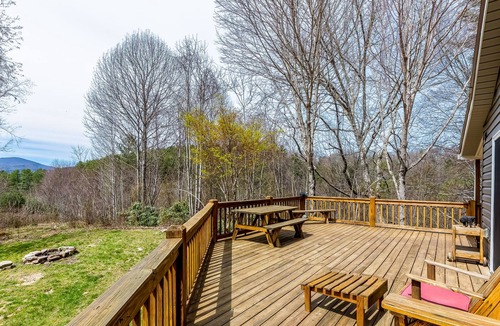 Glenville Cabin | Secluded lakeside cottage on 1.25 acres with wraparound deck, firepit & AC