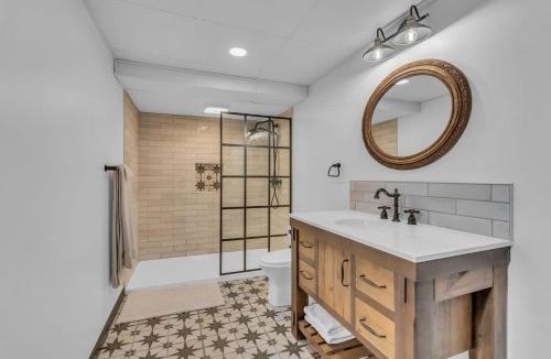Franklin Apartment | Secluded Lakeview Retreat 10 Mins to Leipers Fork