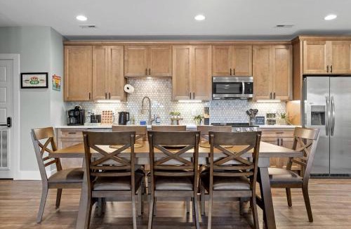 Rossville House | Secluded Modern Cabin with Hot Tub and Mountain Views near Fairview, Georgia