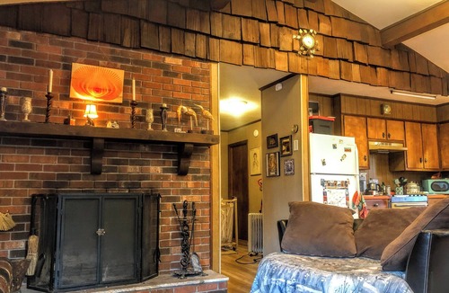 Jefferson Cabin | Secluded Mountain Cabin by the New River l Hot Tub + Game Room l Pet-friendly
