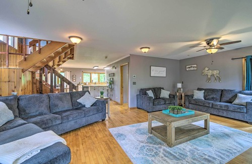 Clyde House | Secluded, Mountaintop Getaway w/ Fire Pit!