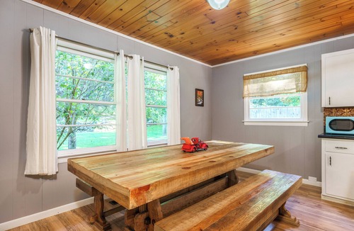 Sevierville Cottage | Secluded - Near Pigeon Forge + Gatlinburg! Hot Tub + Firepit + Game Room + WiFi
