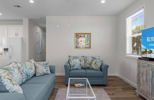 Sanibel Cottage | Secluded One Bedroom Cottage, Walking Distance to Sanibel Beaches - Tiki Cottage A!