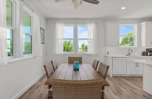 Sanibel Cottage | Secluded One Bedroom Cottage, Walking Distance to Sanibel Beaches - Tiki Cottage A!