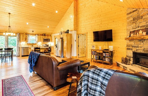 Hendersonville Cabin | Secluded, Private! Forested Hendersonville Retreat