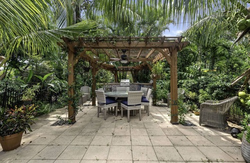 Poiciana Park II House | Secluded. Private 3 Bedroom + Enclosed Den. Large Tropical Yard + OutdoorKitchen