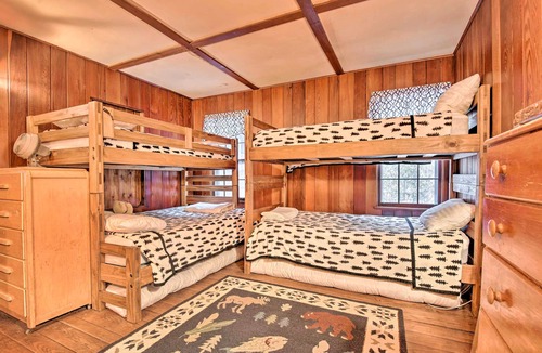Lake Harmony Cabin | Secluded & Rustic Lake Harmony Cabin w/Fire Pit!