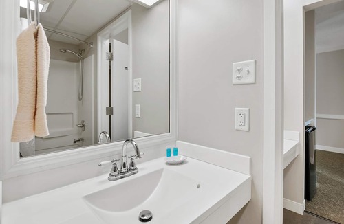 North East Hotel | Second Floor Deluxe Suite Bay View
