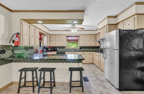 Smithville House | Seconds away from the lake, enjoy relaxing peace and quiet in spacious comfort