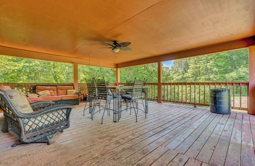 Smithville House | Seconds away from the lake, enjoy relaxing peace and quiet in spacious comfort