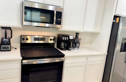 Northside House | Secure and Charming 3-bedroom house with AC, WiFi near Jacksonville airport