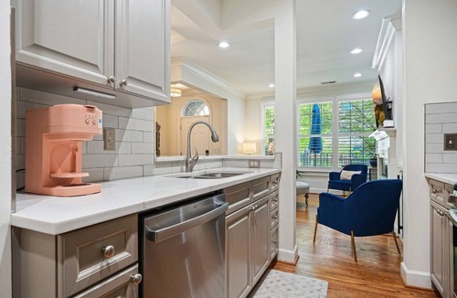 Downtown Atlanta House | Secure Gated Haven: Walk to Mercedes-Benz Stadium & 2026 World Cup!