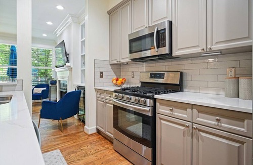 Downtown Atlanta House | Secure Gated Haven: Walk to Mercedes-Benz Stadium & 2026 World Cup!