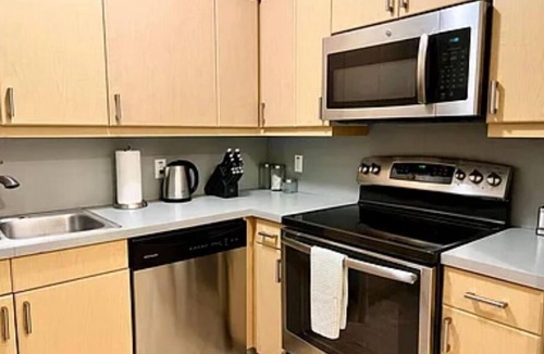 Northeast Miami Condo | Secure, Spacious & Spotless 1bd/1 bath