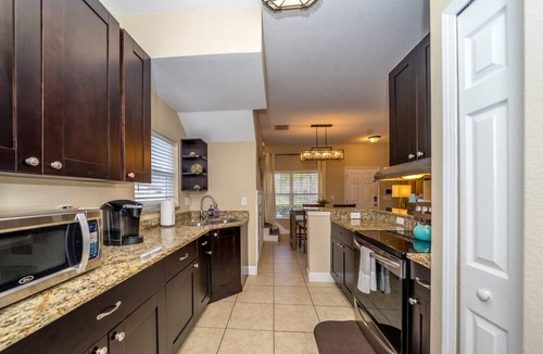 Old Seminole Heights House | Seminole Manor – Ideal Mid-Term Rental Near Moffitt Cancer Center & USF