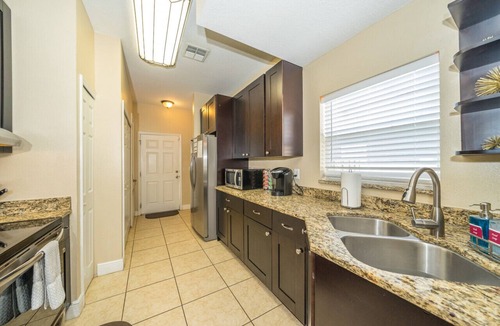 Old Seminole Heights House | Seminole Manor – Ideal Mid-Term Rental Near Moffitt Cancer Center & USF