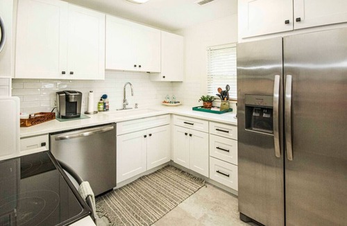 Knoxville House | Sequoyah 2BR Cottage 11 min to Neyland