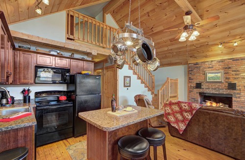 Penrose Cabin | Serenade Cove: Now listed through Carolina Mornings! See VRBO 4455448.