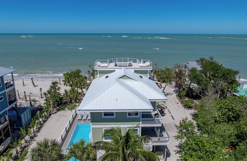 Jose's Hideaway House | Serendipity is BACK - Complete remodel April 2024 - Pool; 2 Golf Carts