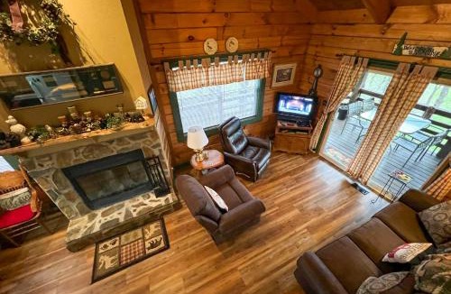 Waynesville House | Serene Cabin in the Smokies w/2 Decks & Hot Tub!