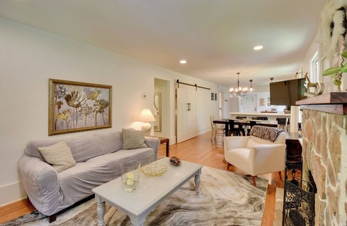 Greenville Cottage | Serene Greenville Cottage: 6 Mi to Paris Mtn!