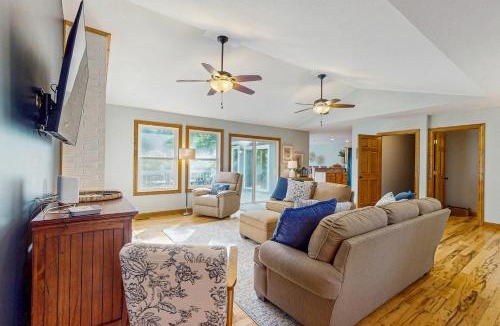 Caryville House | Serene Home Sleeps 14 Dock Waterslide Near Marina