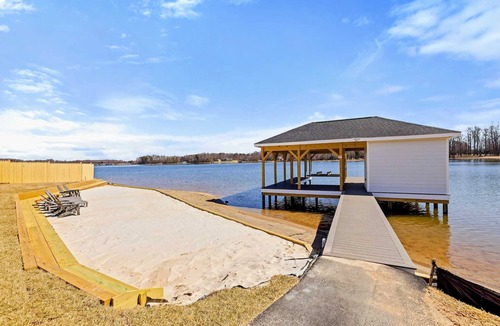 Mineral House | Serene Lakefront Lake Anna, Beach, Dock, Pool