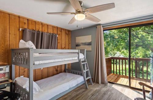 Winter Haven House | Serene Lakeside Retreat- 3 Bdr Romantic Getaway