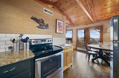 Apple Ridge House | Serene Long-Range Mountain Views Minutes from Town