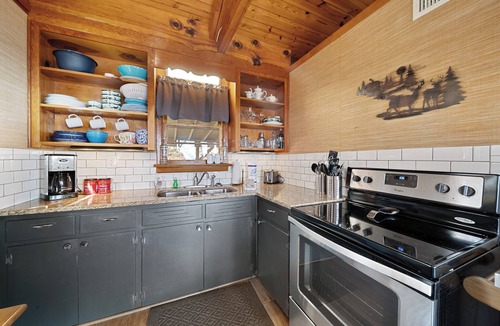 Apple Ridge House | Serene Long-Range Mountain Views Minutes from Town