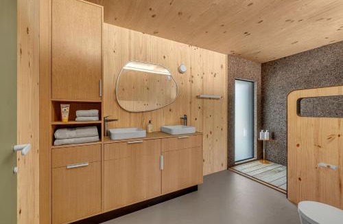 Tracy City House | Serene Modern Tiny Home with Fiery Gizzard Reservoir Views Near Tracy City | Tennessee