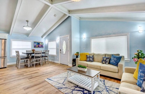 North Trail House | Serene Oasis Beach Getaway - 3 bedrooms in Sarasota