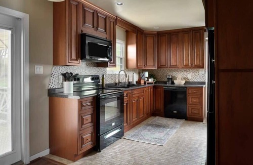 Pineville House | Serene Pineville | Screened Patio | 5 Min Atrium