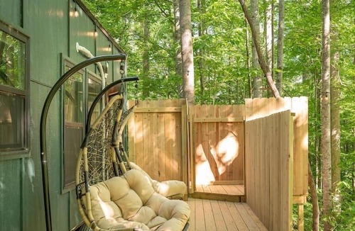 Sylva House | Serene, Romantic Getaway, Outdoor Shower, and Hiking!
