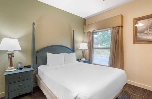 Pittman Center Hotel | Serene Smoky Mountain Escape in a Comfortable Gatlinburg Suite