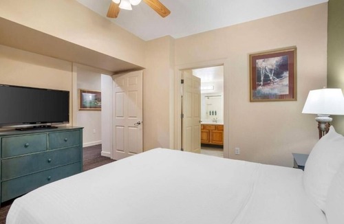 Pittman Center Hotel | Serene Smoky Mountain Escape in a Comfortable Gatlinburg Suite
