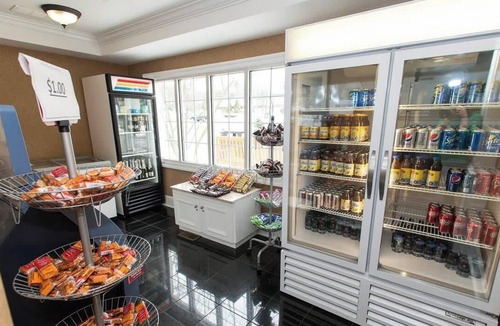 West Orange Apartment | Serene Stay With Amenities & Breakfast bar
