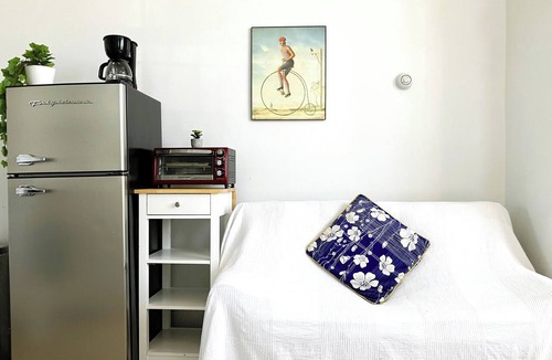 Queens Apartment | Serene Studio in Flushing on Main St with Free On-Site Parking and Laundry