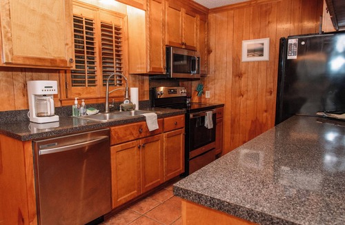 Summerton House | Serene Summerton, Family-friendly Lake Fun!