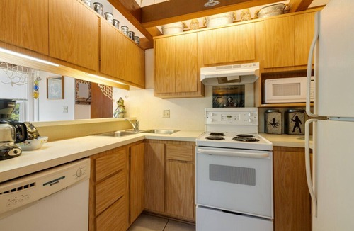 Cedar Key Apartment | Serenity by the Sea at Whitman Point. Gulf front and Screened Porches